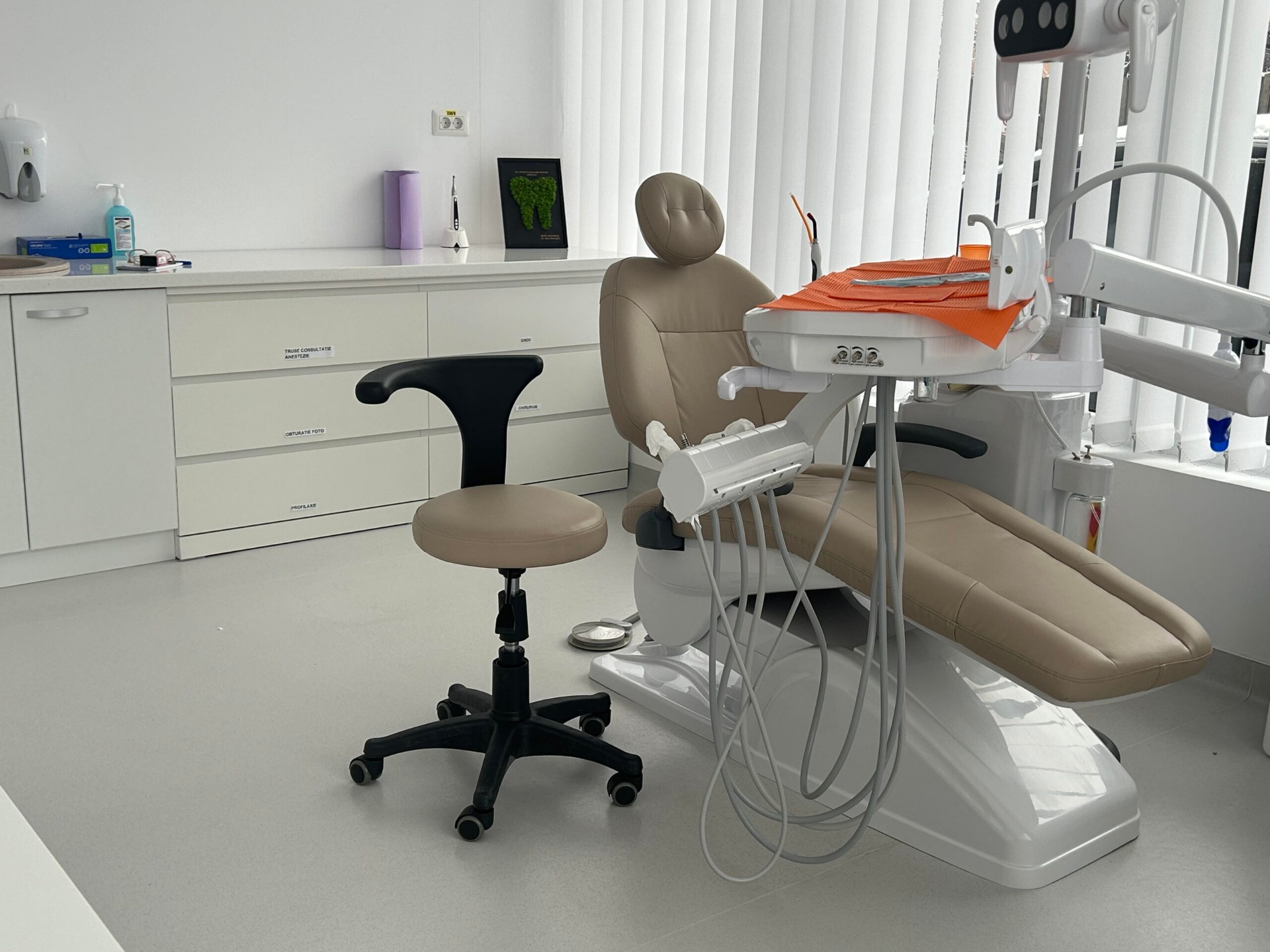 Unitate dentară modernă pentru tratamente ortodontice și estetice