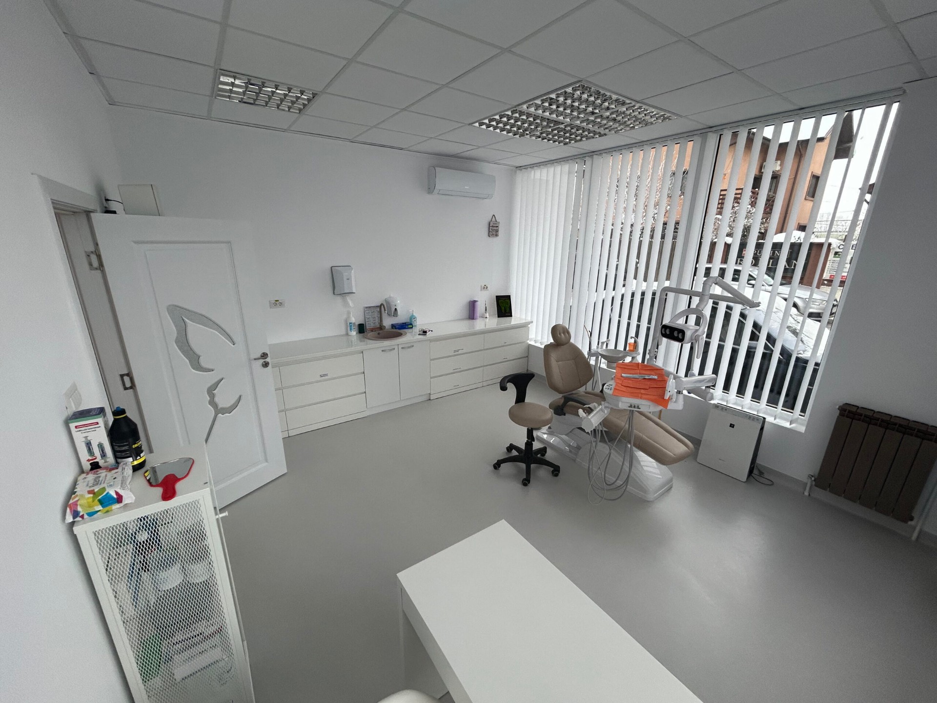 Cabinet stomatologic spațios și luminos pentru tratamente complexe