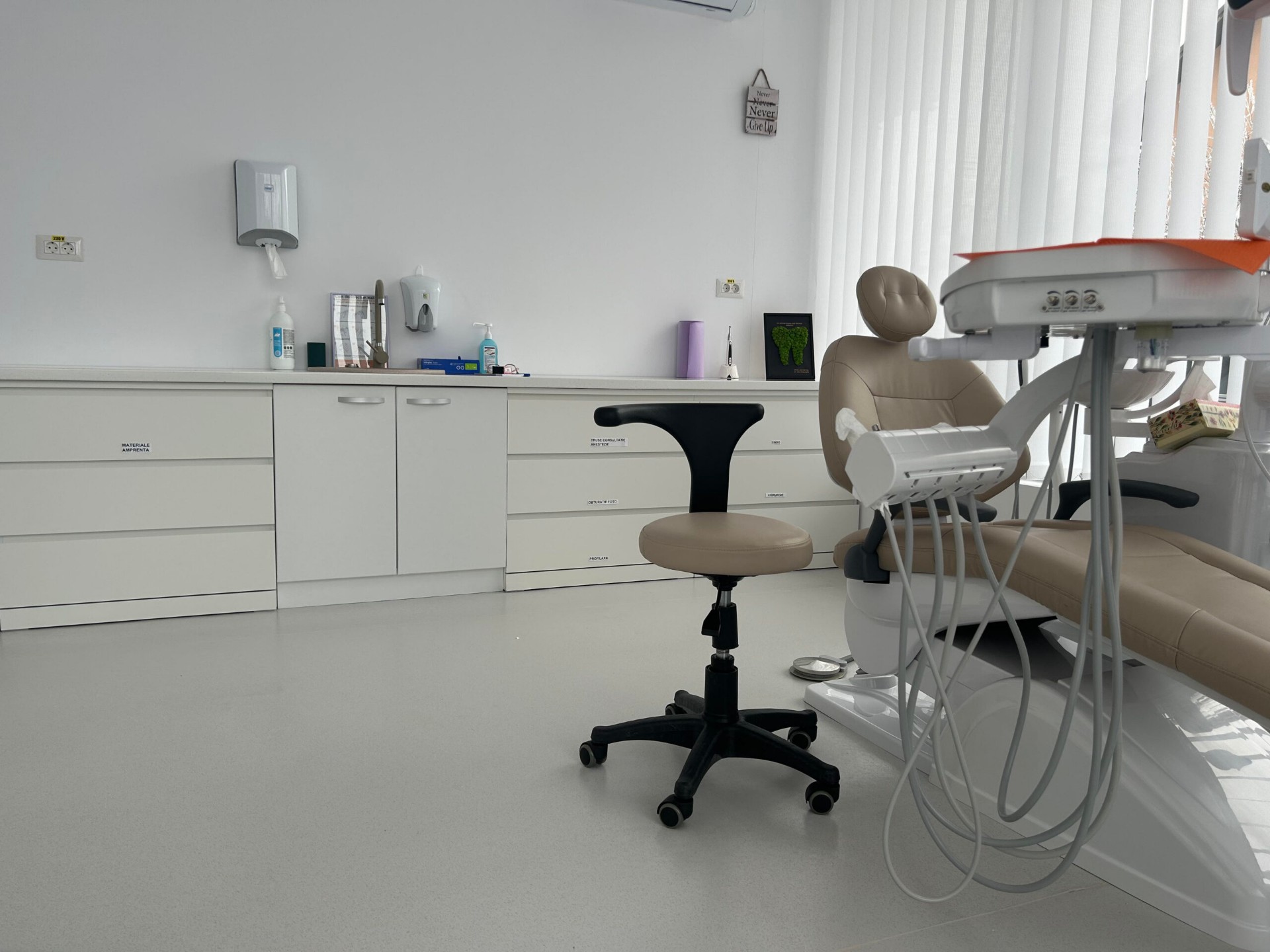 Zonă de lucru sterilă pentru preparare instrumente stomatologice